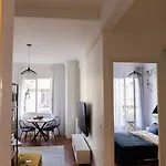 New Stylish 2 Min From The Apartman