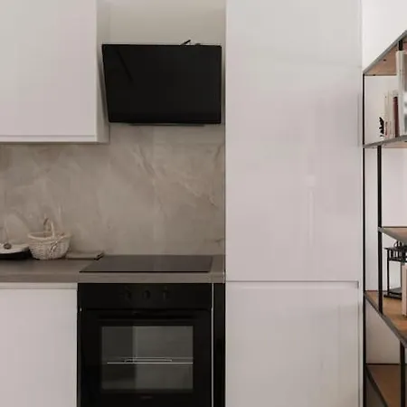 New Stylish 2 Min From The Apartman