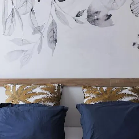 Apartman New Stylish 2 Min From The *