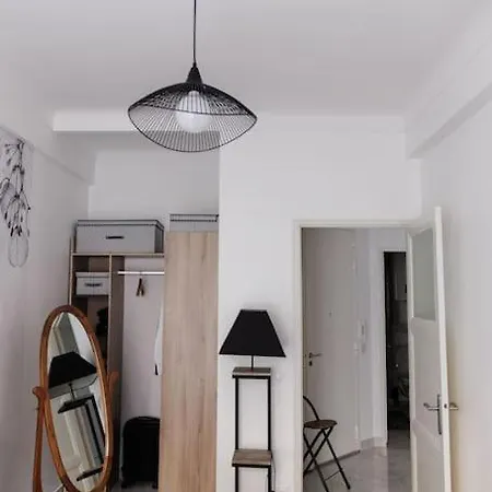New Stylish 2 Min From The Apartman *