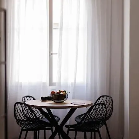 New Stylish 2 Min From The Apartman *