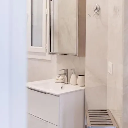 Apartman New Stylish 2 Min From The *